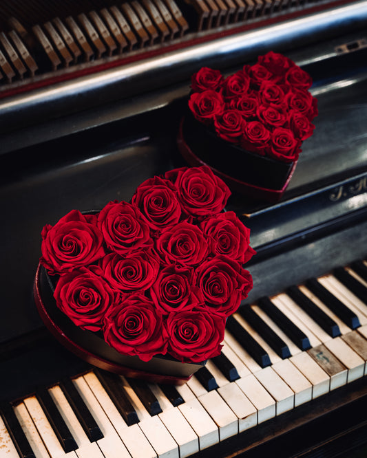 ROYAL HEART FLOWERBOX RED 12 CHERIE ROSES 20CM / 14 CHERIE ROSES 15CM